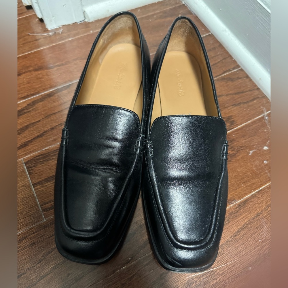 Madewell black Bennie loafer in size 6.5. Sold out on website. Retail for $158